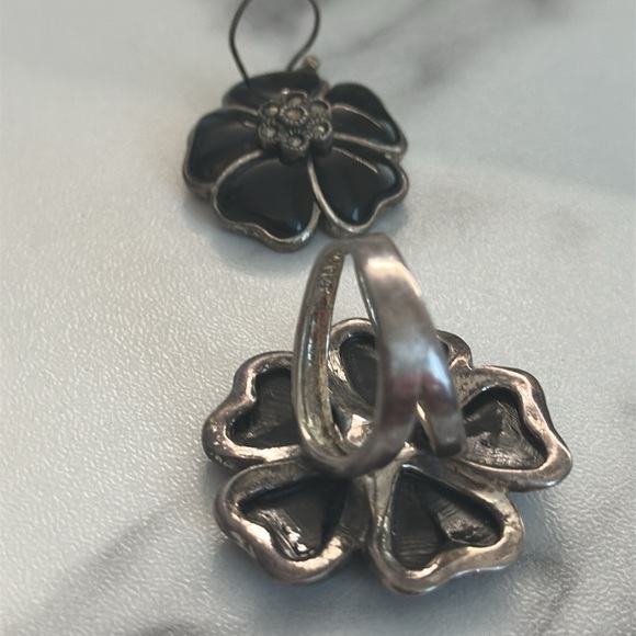 Pre owned- Elegant Black Flower Jewelry Set - Picture 14 of 16